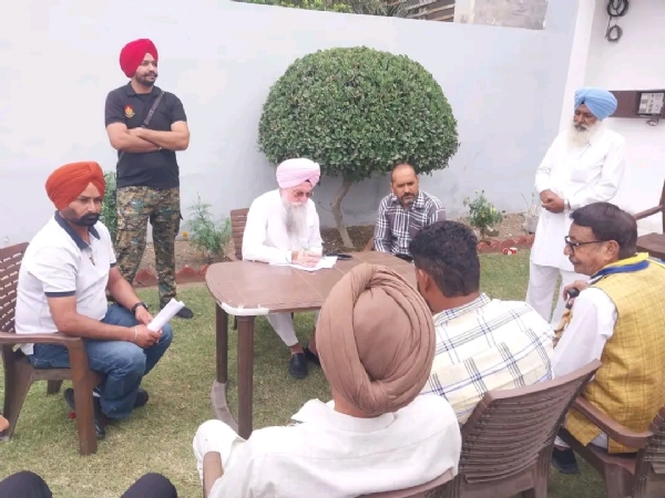 ਕੋਟਕਪੂਰਾ ਵਿਖੇ ਲੋਕ ਮਿਲਣੀ ਮੌਕੇ ਲੋਕਾਂ ਦੀਆਂ ਸਮੱਸਿਆਵਾਂ ਸੁਣਦੇ ਹੋਏ ਪੰਜਾਬ ਵਿਧਾਨ ਸਭਾ ਦੇ ਸਪੀਕਰ ਕੁਲਤਾਰ ਸਿੰਘ ਸੰਧਵਾ। ਕੋਟਕਪੂਰਾ ਵਿਖੇ ਲੋਕ ਮਿਲਣੀ ਮੌਕੇ ਲੋਕਾਂ ਦੀਆਂ ਸਮੱਸਿਆਵਾਂ ਸੁਣਦੇ ਹੋਏ ਪੰਜਾਬ ਵਿਧਾਨ ਸਭਾ ਦੇ ਸਪੀਕਰ ਕੁਲਤਾਰ ਸਿੰਘ ਸੰਧਵਾ।