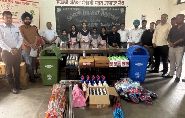 ਬੀਬੀਐਮਬੀ ਵੱਲੋਂ ਸਵੱਛਤਾ ਜਾਗਰੂਕਤਾ ਲਈ ਸਰਕਾਰੀ ਕੰਨਿਆ ਸਕੂਲ ਵਿਚ ਆਯੋਜਿਤ ਸਮਾਗਮ ਦਾ ਦ੍ਰਿਸ਼।