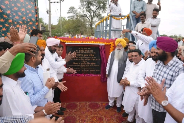 ਉਦਘਾਟਨ ਕਰਦੇ ਹੋਏ ਕੈਬਨਿਟ ਮੰਤਰੀ ਗੁਰਮੀਤ ਸਿੰਘ ਖੁੱਡੀਆਂ ਉਦਘਾਟਨ ਕਰਦੇ ਹੋਏ ਕੈਬਨਿਟ ਮੰਤਰੀ ਗੁਰਮੀਤ ਸਿੰਘ ਖੁੱਡੀਆਂ