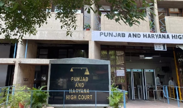 ਹਾਈ ਕੋਰਟ ਦੀ ਬਾਹਰੀ ਦਿ੍ਸ਼।