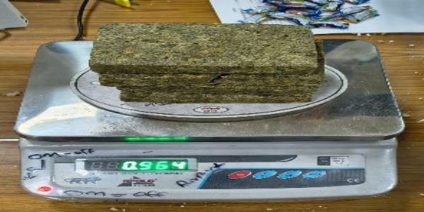 ਅੰਮ੍ਰਿਤਸਰ ਏਅਰਪੋਰਟ ‘ਤੇ ਕਸਟਮ ਦੀ ਵੱਡੀ ਕਾਰਵਾਈ, 964 ਗ੍ਰਾਮ ਗਾਂਜਾ ਬਰਾਮਦ