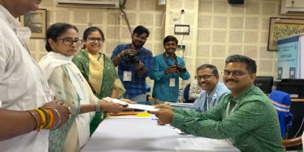 ਮਮਤਾ ਬੈਨਰਜੀ ਨੇ ਭਵਾਨੀਪੁਰ ਸੀਟ ਤੋਂ ਦਾਖਲ ਕੀਤਾ ਨਾਮਜ਼ਦਗੀ ਪੱਤਰ, ਸਮਰਥਕਾਂ ਨਾਲ ਪਹੁੰਚੀ ਅਲੀਪੁਰ ਸਰਵੇ ਭਵਨ