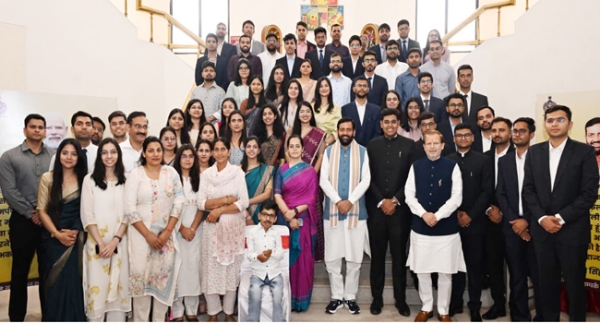 हरियाणा के मुख्यमंत्री नायब सैनी संघ लोक सेवा आयोग द्वारा हरियाणा के नव-चयनित युवाओं के साथ