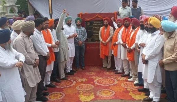 ਸੜਕ ਪ੍ਰੋਜੈਕਟ ਦਾ ਨੀਂਹ ਪੱਥਰ ਰੱਖਣ ਸਮੇਂ ਵਿਧਾਇਕ ਰਾਏ