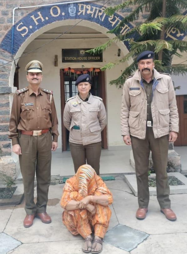 ਕਾਬੂ ਮੁਲਜ਼ਮ ਔਰਤ ਕਾਬੂ ਮੁਲਜ਼ਮ ਔਰਤ