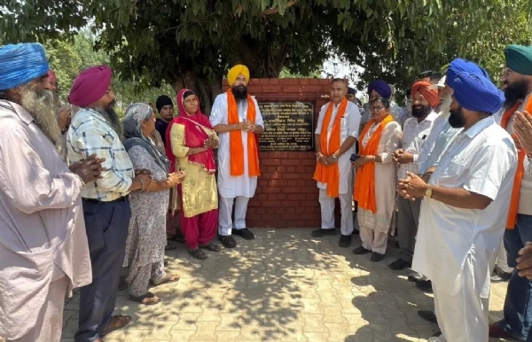 ਵਿਕਾਸ ਕਾਰਜਾਂ ਦਾ ਉਦਘਾਟਨ ਕਰਦੇ ਐੱਮ. ਪੀ. ਮਲਵਿੰਦਰ ਸਿੰਘ ਕੰਗ