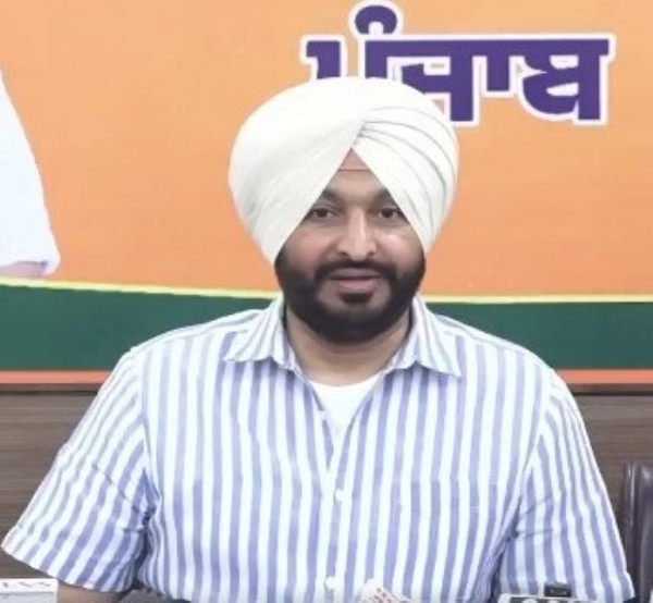 केंद्रीय रेल राज्य मंत्री रवनीत सिंह बिट्टू