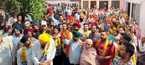 ਆਮ ਆਦਮੀ ਪਾਰਟੀ ਵਿੱਚ ਸ਼ਾਮਿਲ ਹੋਏ ਲੋਕਾਂ ਦਾ ਸਵਾਗਤ ਕਰਨ ਸਮੇਂ ਵਿਧਾਇਕ ਸ਼ੈਰੀ ਕਲਸੀ।