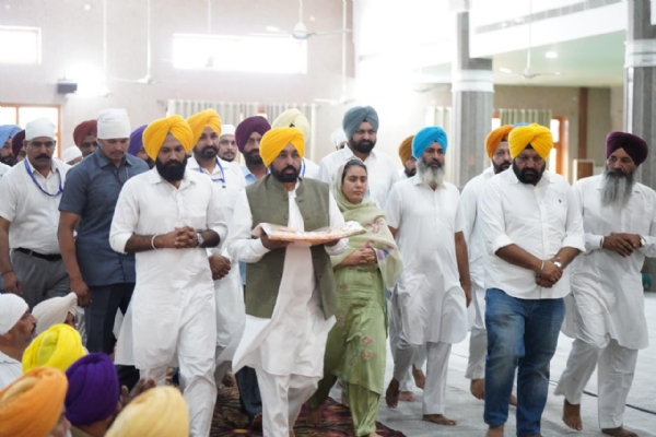 ਗੁਰਦੁਆਰਾ ਸਾਹਿਬ ’ਚ ਮੱਥਾ ਟੇਕਣ ਜਾਂਦੇ ਹੋਏ ਮੁੱਖ ਮੰਤਰੀ ਭਗਵੰਤ ਸਿੰਘ ਮਾਨ।