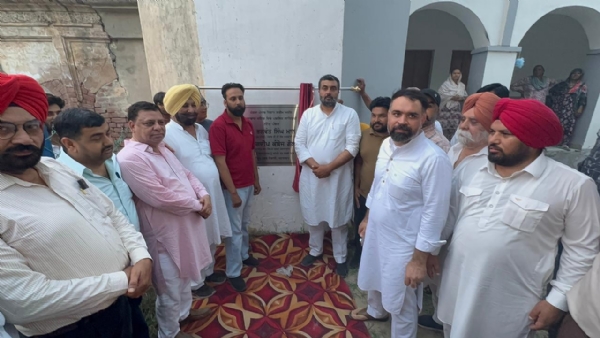 ਜਲਾਲਾਬਾਦ ਦੇ ਵਿਧਾਇਕ ਵੱਲੋਂ ਜਲਾਲਾਬਾਦ ਸ਼ਹਿਰ ਦੇ ਵੱਖ-ਵੱਖ ਵਾਰਡਾਂ ਤੇ ਥਾਵਾਂ ਦੇ ਵਿਕਾਸ ਕਾਰਜਾਂ ਲਈ ਕਰੋੜਾਂ ਰੁਪਏ ਦੀ ਲਾਗਤ ਨਾਲ ਨੀਂਹ ਪੱਥਰ ਰੱਖੇ ਗਏ