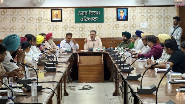 ਸਿਹਤ ਮੰਤਰੀ ਵੱਲੋਂ ਨਗਰ ਨਿਗਮ ਅਧੀਨ ਚੱਲ ਰਹੇ ਵਿਕਾਸ ਕਾਰਜਾਂ ਦਾ ਜਾਇਜ਼ਾ