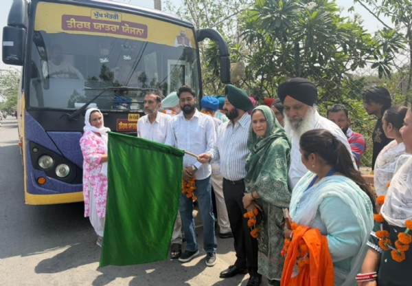 ਮੁੱਖ ਮੰਤਰੀ ਤੀਰਥ ਯਾਤਰਾ ਬੱਸ ਰਵਾਨਾ ਕਰਨ ਸਮੇਂ ਅਜੀਤਪਾਲ ਸਿੰਘ ਕੋਹਲੀ
