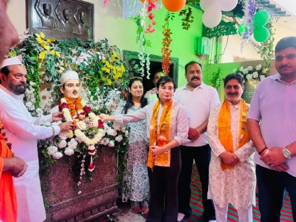 ਸ਼ਹੀਦ ਸੁਖਦੇਵ ਦੇ ਜਨਮ ਦਿਵਸ ਮੌਕੇ ਸ਼ਰਧਾ ਦੇ ਫੁੱਲ ਭੇਟ ਕਰਦੇ ਹੋਏ ਵਧੀਕ ਡਿਪਟੀ ਕਮਿਸ਼ਨਰ ਪੂਨਮ ਸਿੰਘ ਸ਼ਹੀਦ ਸੁਖਦੇਵ ਦੇ ਜਨਮ ਦਿਵਸ ਮੌਕੇ ਸ਼ਰਧਾ ਦੇ ਫੁੱਲ ਭੇਟ ਕਰਦੇ ਹੋਏ ਵਧੀਕ ਡਿਪਟੀ ਕਮਿਸ਼ਨਰ ਪੂਨਮ ਸਿੰਘ
