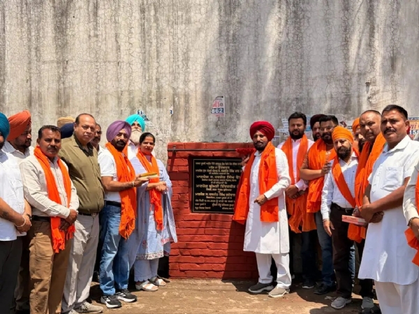 ਨਵੇਂ ਸੀਵਰੇਜ ਪ੍ਰੋਜੈਕਟ ਦਾ ਉਦਘਾਟਨ ਕਰਦੇ ਹੋਏ ਵਿਧਾਇਕ ਗਰੇਵਾਲ
