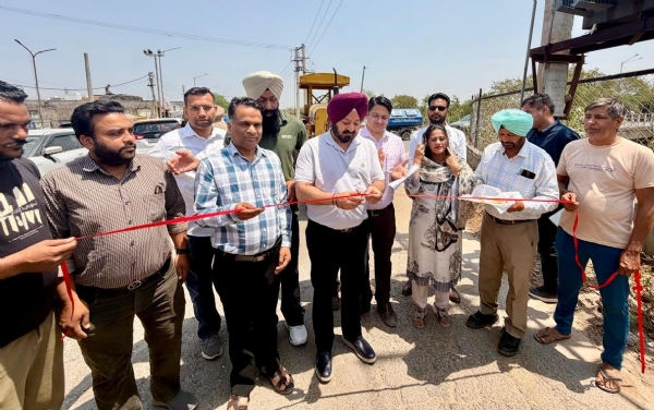 ਸੜਕ ਨੇ ਨਿਰਮਾਣ ਕਾਰਜ ਦੀ ਸ਼ੁਰੂਆਤ ਕਰਵਾਉਂਦੇ ਵਿਧਾਇਕ ਕੋਹਲੀ ਸੜਕ ਨੇ ਨਿਰਮਾਣ ਕਾਰਜ ਦੀ ਸ਼ੁਰੂਆਤ ਕਰਵਾਉਂਦੇ ਵਿਧਾਇਕ ਕੋਹਲੀ