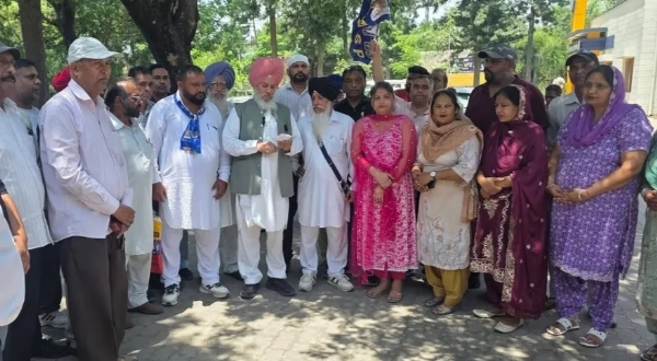 ਗੱਲਬਾਤ ਕਰਦੇ ਡਾ. ਅਵਤਾਰ ਸਿੰਘ ਕਰੀਮਪੁਰੀ