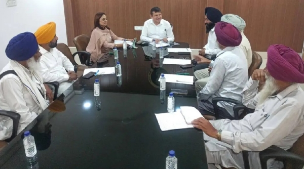 ਐੱਸ.ਆਈ.ਆਰ. ਸਬੰਧੀ ਰਾਜਨੀਤਕ ਪਾਰਟੀਆਂ ਦੇ ਨੁਮਾਇੰਦਿਆਂ ਨਾਲ ਮੀਟਿੰਗ ਕਰਦੇ ਹੋਏ ਜ਼ਿਲ੍ਹਾ ਚੋਣ ਅਫ਼ਸਰ ਫਰੀਦਕੋਟ