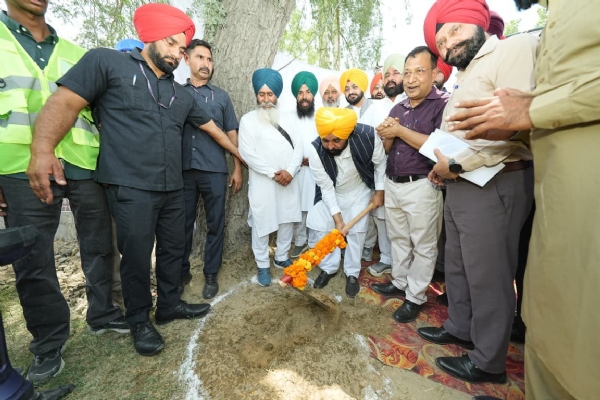 ਬਿਜਲੀ ਤਾਰਾਂ ਅੰਡਰਗਰਾਊਂਡ ਪ੍ਰੋਜੈਕਟ ਦੀ ਸ਼ੁਰੂਆਤ ਕਰਦੇ ਹੋਏ ਮੁੱਖ ਮੰਤਰੀ ਮਾਨ।
