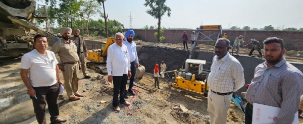 ਦੌਰਾ ਕਰਦੇ ਹੋਏ ਜਲ ਸਰੋਤ ਮੰਤਰੀ ਬਰਿੰਦਰ ਗੋਇਲ। ਦੌਰਾ ਕਰਦੇ ਹੋਏ ਜਲ ਸਰੋਤ ਮੰਤਰੀ ਬਰਿੰਦਰ ਗੋਇਲ।
