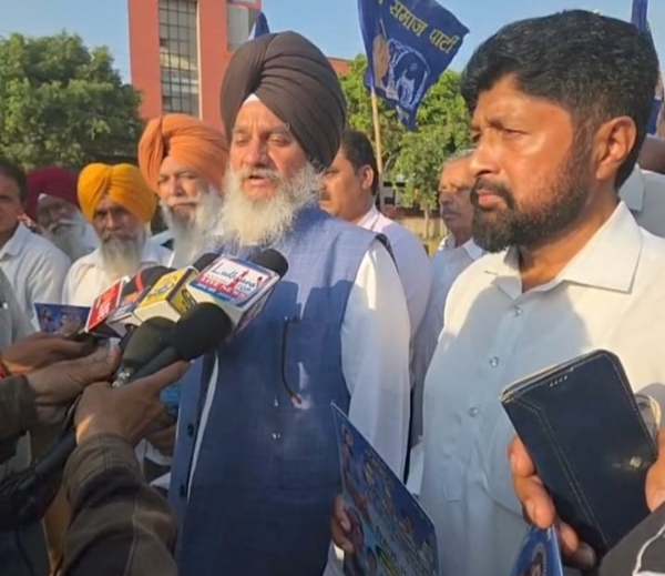 ਗੱਲਬਾਤ ਕਰਦੇ ਬਸਪਾ ਪੰਜਾਬ ਪ੍ਰਧਾਨ ਡਾ. ਅਵਤਾਰ ਸਿੰਘ ਕਰੀਮਪੁਰੀ