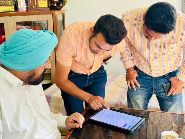 ਸਵੈ-ਗਣਨਾ ਕਰਦੇ ਹੋਏ ਵਿਧਾਇਕ ਕੁਲਜੀਤ ਸਿੰਘ ਰੰਧਾਵਾ।