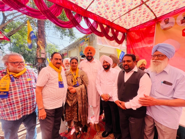 ਉਮੀਦਵਾਰਾਂ ਦੇ ਹੱਕ ਵਿੱਚ ਚੋਣ ਪ੍ਰਚਾਰ ਕਰਦੇ ਹੋਏ ਵਿਧਾਇਕ ਕੁਲਵੰਤ ਸਿੰਘ।