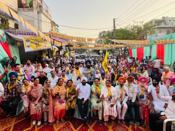 ਵਿਧਾਇਕ ਕੁਲਵੰਤ ਸਿੰਘ ਨਾਲ ਵਾਰਡ ਵਾਸੀ ਵਿਧਾਇਕ ਕੁਲਵੰਤ ਸਿੰਘ ਨਾਲ ਵਾਰਡ ਵਾਸੀ
