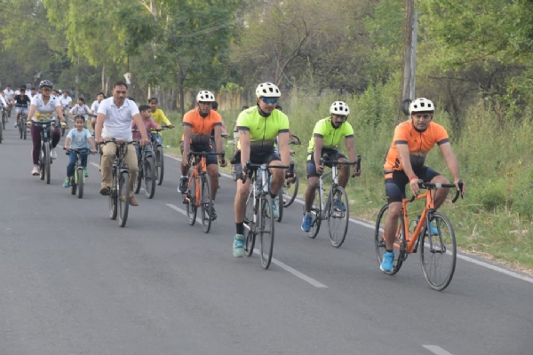 संडे ऑन साइकिल रैली में शामिल जवान संडे ऑन साइकिल रैली में शामिल जवान