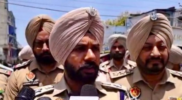 ਐੱਸਐੱਸਪੀ ਡਾ. ਮਹਿਤਾਬ ਸਿੰਘ ਜਾਣਕਾਰੀ ਦਿੰਦੇ ਹੋਏ। ਐੱਸਐੱਸਪੀ ਡਾ. ਮਹਿਤਾਬ ਸਿੰਘ ਜਾਣਕਾਰੀ ਦਿੰਦੇ ਹੋਏ।