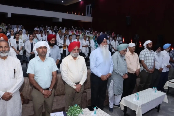 ਭਾਸ਼ਾ ਵਿਭਾਗ ਪੰਜਾਬ ਵੱਲੋਂ ਸ਼ਹੀਦ ਕਰਤਾਰ ਸਿੰਘ ਸਰਾਭਾ ਦੇ ਜਨਮ ਦਿਨ ਨੂੰ ਸਮਰਪਿਤ ਕਰਵਾਏ ਗਏ ਸਮਾਰੋਹ ਦਾ ਦ੍ਰਿਸ਼। ਭਾਸ਼ਾ ਵਿਭਾਗ ਪੰਜਾਬ ਵੱਲੋਂ ਸ਼ਹੀਦ ਕਰਤਾਰ ਸਿੰਘ ਸਰਾਭਾ ਦੇ ਜਨਮ ਦਿਨ ਨੂੰ ਸਮਰਪਿਤ ਕਰਵਾਏ ਗਏ ਸਮਾਰੋਹ ਦਾ ਦ੍ਰਿਸ਼।