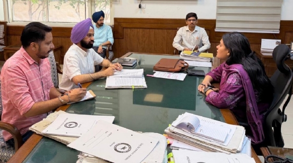 ਅਧਿਕਾਰੀਆਂ ਨਾਲ ਮੀਟਿੰਗ ਕਰਦੇ ਹੋਏ ਐਮ.ਡੀ. ਮਨੀਸ਼ਾ ਰਾਣਾ ਅਧਿਕਾਰੀਆਂ ਨਾਲ ਮੀਟਿੰਗ ਕਰਦੇ ਹੋਏ ਐਮ.ਡੀ. ਮਨੀਸ਼ਾ ਰਾਣਾ