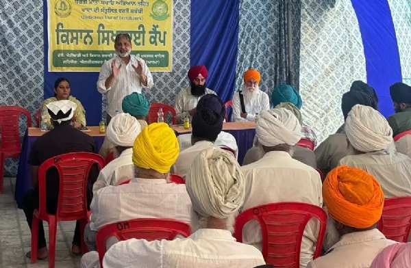 ਧਰਤੀ ਮਾਤਾ ਬਚਾਓ ਅਭਿਆਨ ਤਹਿਤ ਖਾਦਾਂ ਦੀ ਸੁਚੱਜੀ ਵਰਤੋਂ ਸਬੰਧੀ ਆਯੋਜਿਤ ਕਿਸਾਨ ਸਿਖਲਾਈ ਕੈਂਪ ਦਾ ਦ੍ਰਿਸ਼।