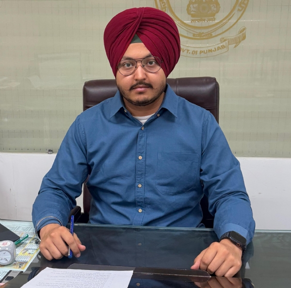ਗੁਰਸਿਮਰਨ ਸਿੰਘ ਢਿੱਲੋਂ ਵਧੀਕ ਡਿਪਟੀ ਕਮਿਸ਼ਨਰ-ਕਮ-ਵਧੀਕ ਜ਼ਿਲ੍ਹਾ ਚੋਣ ਅਫਸਰ ਗੁਰਦਾਸਪੁਰ ਗੁਰਸਿਮਰਨ ਸਿੰਘ ਢਿੱਲੋਂ ਵਧੀਕ ਡਿਪਟੀ ਕਮਿਸ਼ਨਰ-ਕਮ-ਵਧੀਕ ਜ਼ਿਲ੍ਹਾ ਚੋਣ ਅਫਸਰ ਗੁਰਦਾਸਪੁਰ