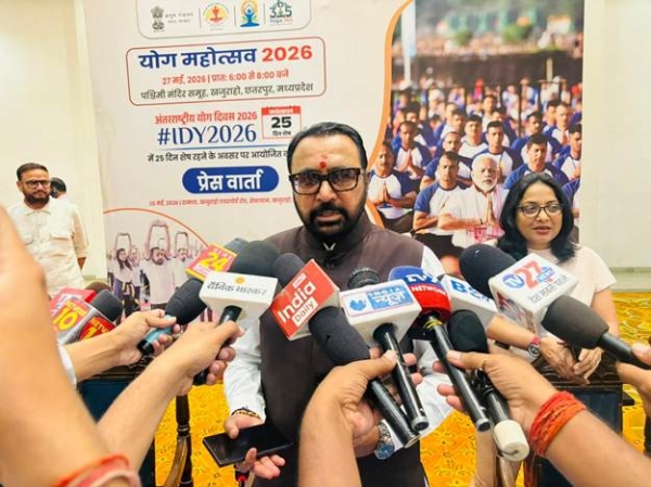 ਗੱਲਬਾਤ ਕਰਦੇ ਹੋਏ ਆਯੁਸ਼ ਮੰਤਰੀ ਪ੍ਰਤਾਪਰਾਓ ਜਾਧਵ ।
