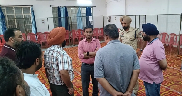 ਗਿਣਤੀ ਅਮਲੇ ਦੀ ਰਿਹਰਸਲ ਦੀ ਫੋਟੋ।
