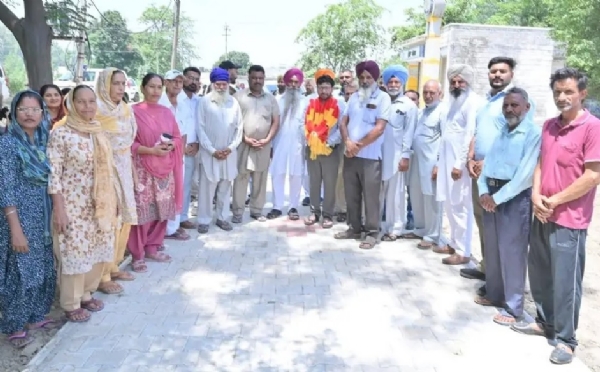 ਪੰਜਾਬ ਦੇ ਜੇਲਾਂ ਅਤੇ ਪ੍ਰਵਾਸੀ ਭਾਰਤੀ ਮਾਮਲੇ ਮੰਤਰੀ ਡਾ. ਰਵਜੋਤ ਸਿੰਘ ਪਿੰਡ ਕੱਤੋਵਾਲ ਵਿਖੇ ਵਿਕਾਸ ਕਾਰਜਾਂ ਦੀ ਸ਼ੁਰੂਆਤ ਕਰਦੇ ਹੋਏ। ਪੰਜਾਬ ਦੇ ਜੇਲਾਂ ਅਤੇ ਪ੍ਰਵਾਸੀ ਭਾਰਤੀ ਮਾਮਲੇ ਮੰਤਰੀ ਡਾ. ਰਵਜੋਤ ਸਿੰਘ ਪਿੰਡ ਕੱਤੋਵਾਲ ਵਿਖੇ ਵਿਕਾਸ ਕਾਰਜਾਂ ਦੀ ਸ਼ੁਰੂਆਤ ਕਰਦੇ ਹੋਏ।