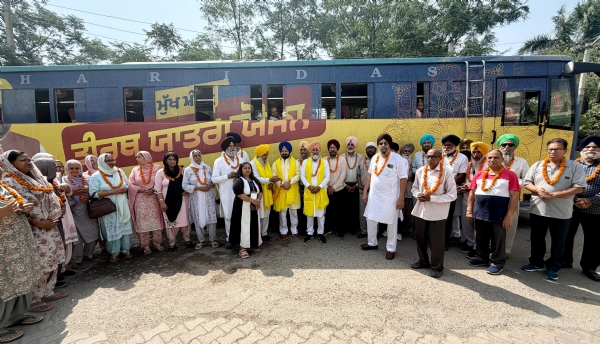 ਤੀਰਥ ਯਾਤਰੀਆਂ ਦੀ ਬੱਸ ਰਵਾਨਾ ਕਰਦੇ ਵਿਧਾਇਕ ਅਜੀਤਪਾਲ ਸਿੰਘ ਕੋਹਲੀ ਤੀਰਥ ਯਾਤਰੀਆਂ ਦੀ ਬੱਸ ਰਵਾਨਾ ਕਰਦੇ ਵਿਧਾਇਕ ਅਜੀਤਪਾਲ ਸਿੰਘ ਕੋਹਲੀ