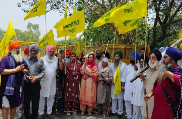 ਕੌਮੀ ਇਨਸਾਫ਼ ਮੋਰਚੇ ਵਿੱਚ ਨਵਜੋਤ ਕੌਰ ਸਿੱਧੂ ਤੇ ਹੋਰ। ਕੌਮੀ ਇਨਸਾਫ਼ ਮੋਰਚੇ ਵਿੱਚ ਨਵਜੋਤ ਕੌਰ ਸਿੱਧੂ ਤੇ ਹੋਰ।