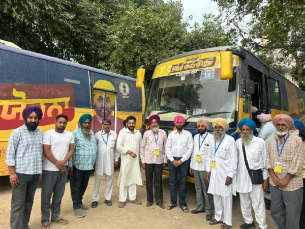 ਬੱਸ ਰਵਾਨਾ ਕਰਦੇ ਹੋਏ। ਬੱਸ ਰਵਾਨਾ ਕਰਦੇ ਹੋਏ।