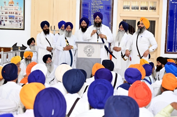 ਸ੍ਰੀ ਹਰਿਮੰਦਰ ਸਾਹਿਬ ਦੇ ਹੈੱਡ ਗ੍ਰੰਥੀ ਸਿੰਘ ਸਾਹਿਬ ਗਿਆਨੀ ਅਮਰਜੀਤ ਸਿੰਘ ਸੰਬੋਧਨ ਕਰਦੇ ਹੋਏ।