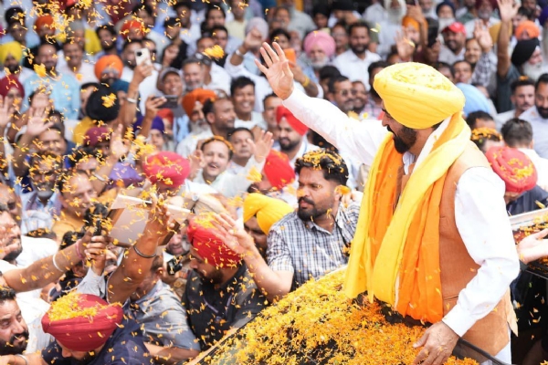 ਜਲੰਧਰ ਵਿੱਚ ਸ਼ੁਕਰਾਨਾ ਯਾਤਰਾ ਦੌਰਾਨ ਮੁੱਖ ਮੰਤਰੀ ਭਗਵੰਤ ਸਿੰਘ ਮਾਨ।