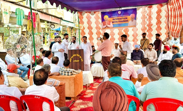 ਫਾਜ਼ਿਲਕਾ ਦੇ ਵਿਧਾਇਕ ਨਰਿੰਦਰਪਾਲ ਸਿੰਘ ਸਵਨਾ ਨੇ ਹੋਟਲਾ ਬਜ਼ਾਰ ਫਾਜ਼ਿਲਕਾ ਵਿਖੇ ਵਪਾਰੀ ਵਰਗ ਨਾਲ ਕੀਤੀ ਮੀਟਿੰਗ