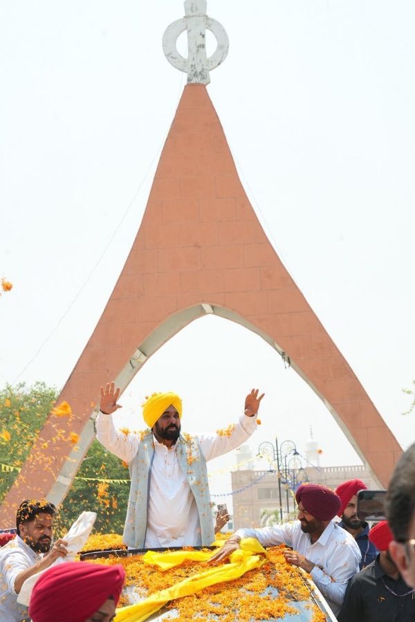 ਮੁੱਖ ਮੰਤਰੀ ਮਾਨ ਸ਼ੁਕਰਾਨਾ ਯਾਤਰਾ ਦੌਰਾਨ।