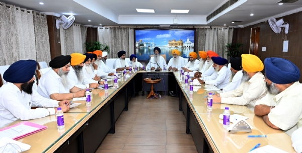 ਮੀਟਿੰਗ ਕਰਦੇ ਐਸਜੀਪੀਸੀ ਮੈਂਬਰ।
