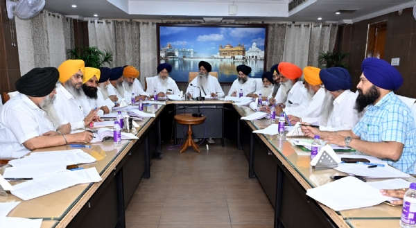 ਐਸਜੀਪੀਸੀ ਦੀ ਅੰਤ੍ਰਿੰਗ ਕਮੇਟੀ ਦੀ ਮੀਟਿੰਗ ਦੀ ਅਗਵਾਈ ਕਰਦੇ ਹੋਏ ਐਡਵੋਕੇਟ ਹਰਜਿੰਦਰ ਸਿੰਘ ਧਾਮੀ। ਐਸਜੀਪੀਸੀ ਦੀ ਅੰਤ੍ਰਿੰਗ ਕਮੇਟੀ ਦੀ ਮੀਟਿੰਗ ਦੀ ਅਗਵਾਈ ਕਰਦੇ ਹੋਏ ਐਡਵੋਕੇਟ ਹਰਜਿੰਦਰ ਸਿੰਘ ਧਾਮੀ।