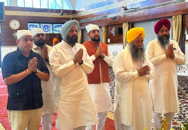 ਅਰਦਾਸ ਮੌਕੇ ਕੇਵਲ ਸਿੰਘ ਢਿੱਲੋਂ ਤੇ ਹੋਰ।