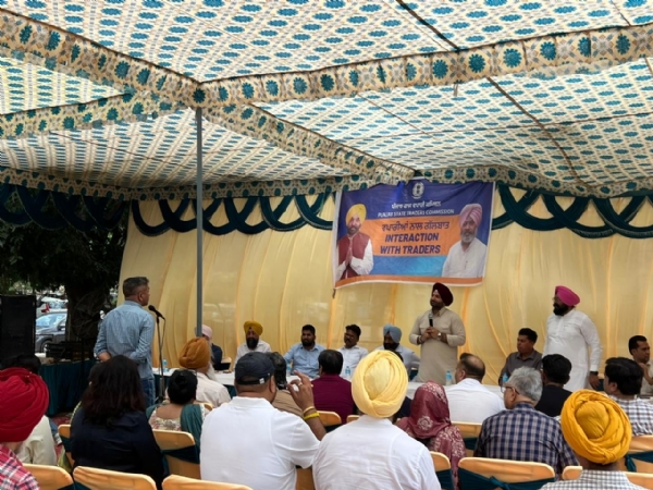 ਜ਼ਿਲ੍ਹਾ ਟਰੇਡਰਜ਼ ਕਮਿਸ਼ਨ ਦੇ ਚੇਅਰਮੈਨ ਰਣਜੀਤਪਾਲ ਸਿੰਘ ਮੀਟਿੰਗ ਕਰਦੇ ਹੋਏ। ਜ਼ਿਲ੍ਹਾ ਟਰੇਡਰਜ਼ ਕਮਿਸ਼ਨ ਦੇ ਚੇਅਰਮੈਨ ਰਣਜੀਤਪਾਲ ਸਿੰਘ ਮੀਟਿੰਗ ਕਰਦੇ ਹੋਏ।