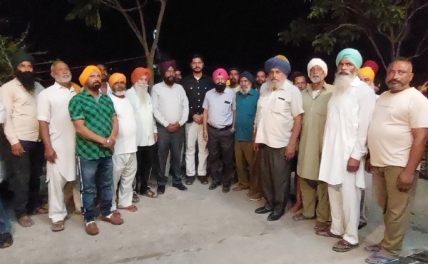 ਪਿੰਡ ਵਾਸੀਆਂ ਨਾਲ ਵਿਧਾਇਕ ਸ਼ੈਰੀ ਕਲਸੀ ਪਿੰਡ
