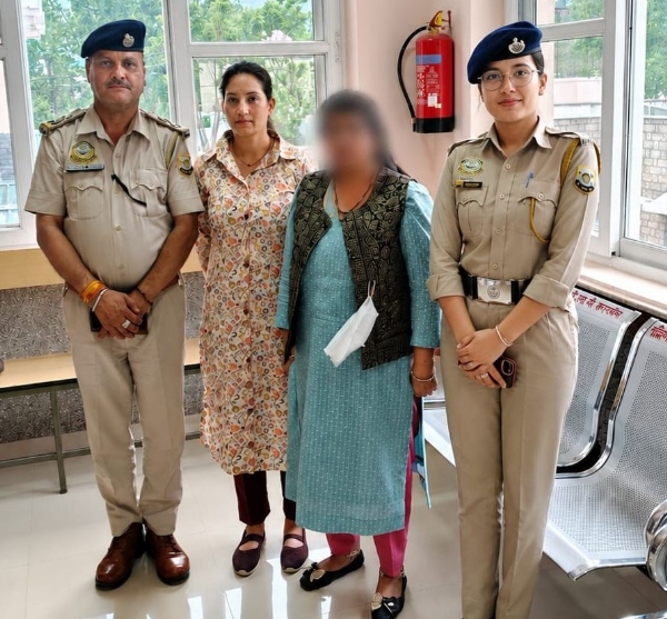ਚੈੱਕ ਬਾਊਂਸ ਮਾਮਲੇ ਵਿੱਚ ਗ੍ਰਿਫ਼ਤਾਰ ਔਰਤ ਚੈੱਕ ਬਾਊਂਸ ਮਾਮਲੇ ਵਿੱਚ ਗ੍ਰਿਫ਼ਤਾਰ ਔਰਤ