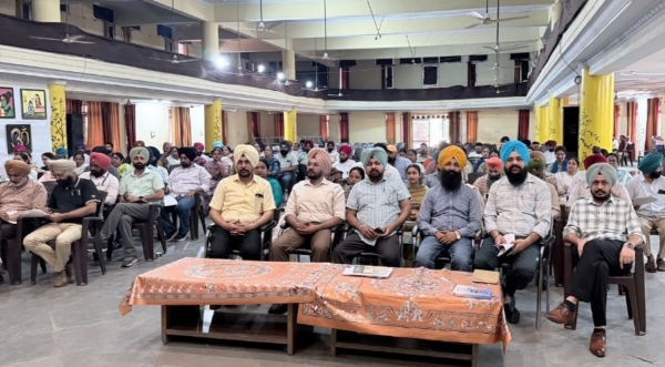 ਬਟਾਲਾ ਵਿਖੇ ਐੱਸ.ਆਈ.ਆਰ. ਸਬੰਧੀ ਦੂਸਰੇ ਬੈਚ ਦੀ ਟ੍ਰੇਨਿੰਗ ਦੌਰਾਨ ਬੀ.ਐੱਲ.ਓਜ਼ ਅਤੇ ਹੋਰ ਬਟਾਲਾ ਵਿਖੇ ਐੱਸ.ਆਈ.ਆਰ. ਸਬੰਧੀ ਦੂਸਰੇ ਬੈਚ ਦੀ ਟ੍ਰੇਨਿੰਗ ਦੌਰਾਨ ਬੀ.ਐੱਲ.ਓਜ਼ ਅਤੇ ਹੋਰ